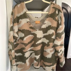 POL Brand V-Neck Camo Sweater, Size M